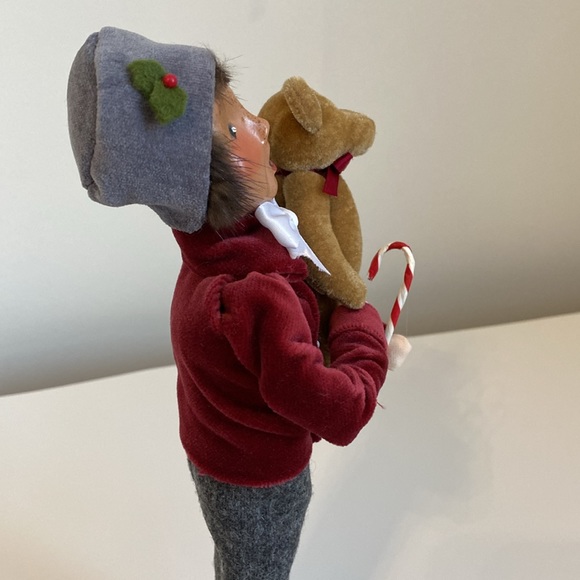 Limited Edition Byers' Choice Child with Teddy Bear - Picture 7 of 9